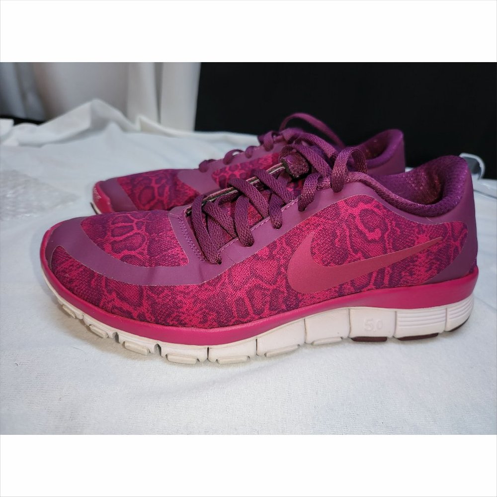 Used Womens Nike Size 7.5 DR8